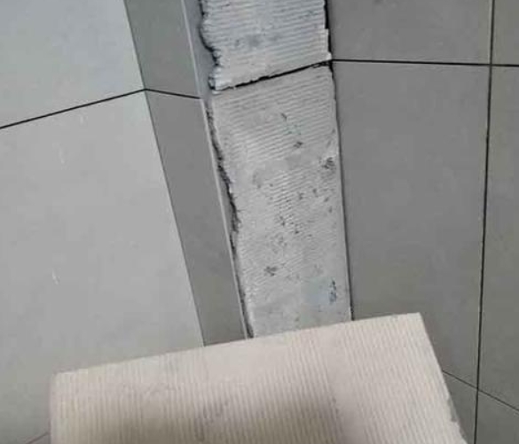 略阳瓷砖空鼓维修公司分享下厨房瓷砖脱落的补救措施。
